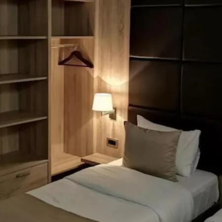فندق Garni Ideal 3*