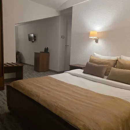 Garni Ideal Hotel 3*