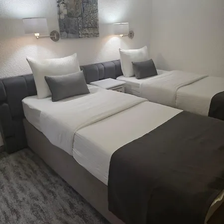 Garni Ideal Hotel 3*