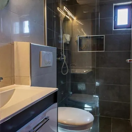Garni Ideal מלון 3*
