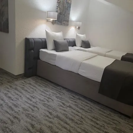 Garni Ideal فندق بودغوريتْسا