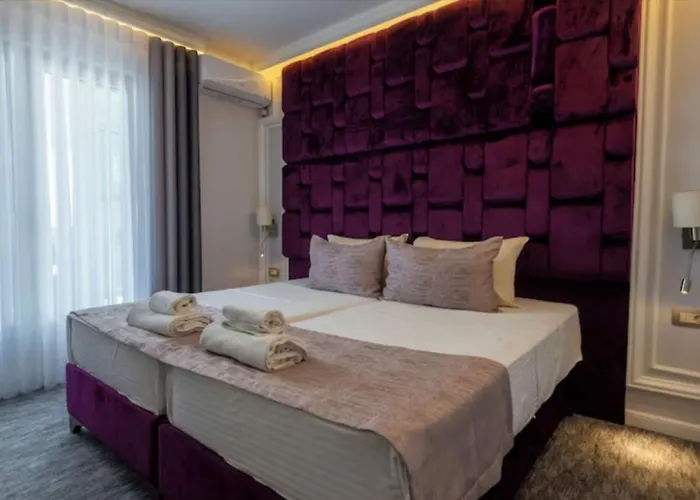 Garni Ideal فندق