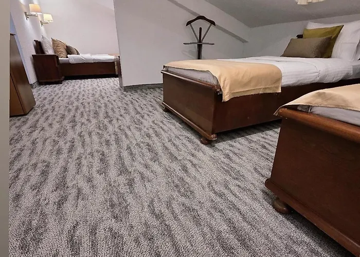 فندق Garni Ideal 3*